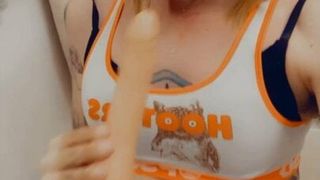 Hooters Babe loves to suck