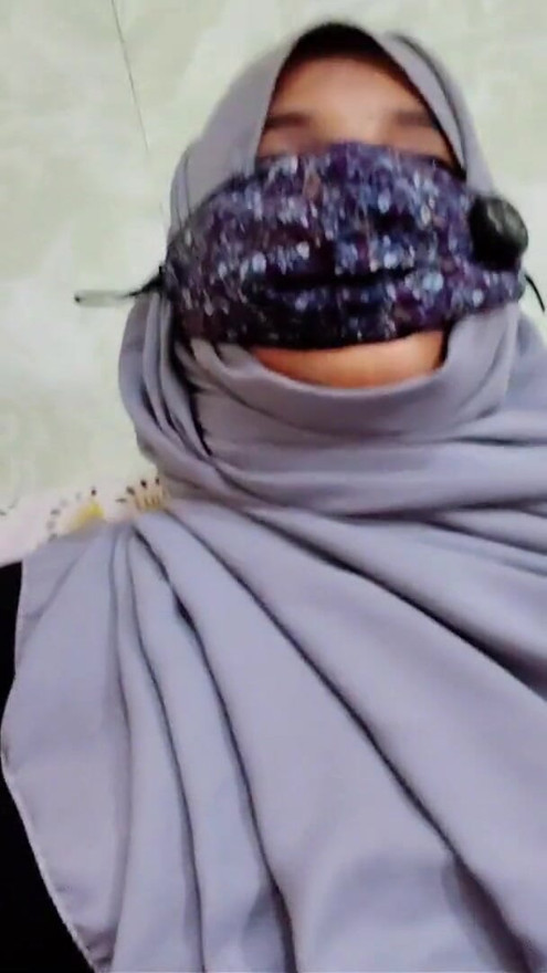 Hijabi stepmom need big dick for face fuck so stepson help her hot xxx | Clip 1