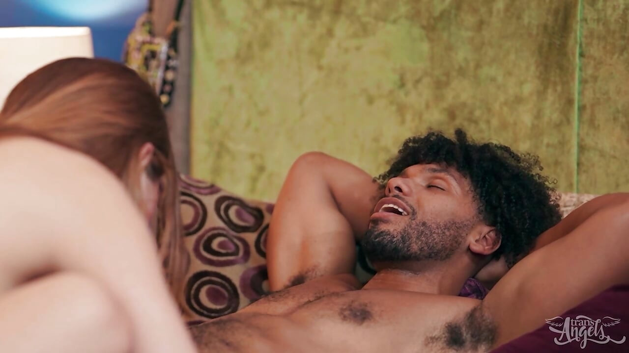 TRANS ANGELS - Tony Genius bú con cu của Daisy Taylor trước khi cho cô ấy chơi sâu qua đường lỗ hậu và tắm tinh nóng bỏng