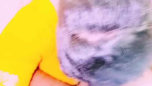 Villege sari hizmetçi ev sahibiyle sert sikişiyor. Telugu edepsizce konuşuyor.