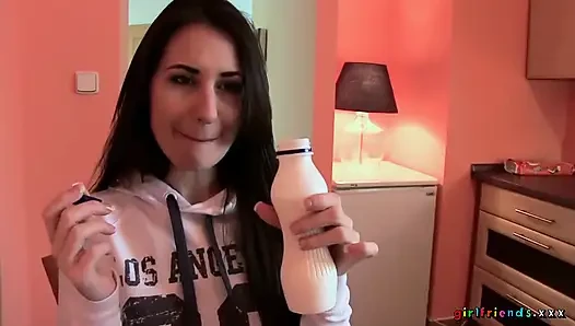 Kız arkadaşlar xxx - İngiliz arkadaşına c'zech amcığını gezdiriyor