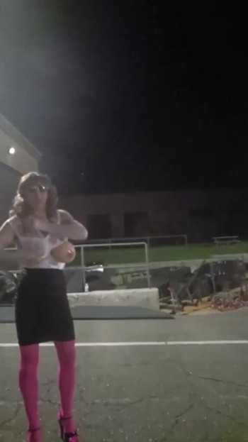 Snažan trenutak iz "DeeDeeSlut69 Obučena"