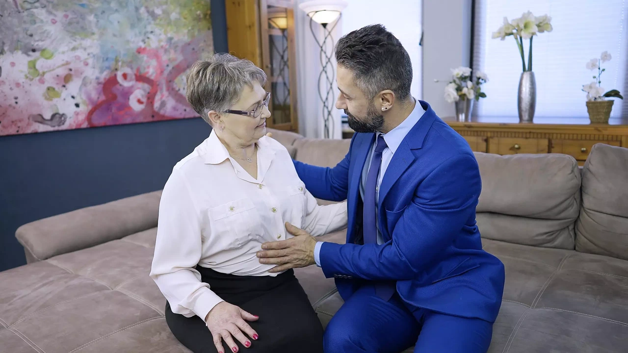 Gigolo đụ bà già không hài lòng về tình dục