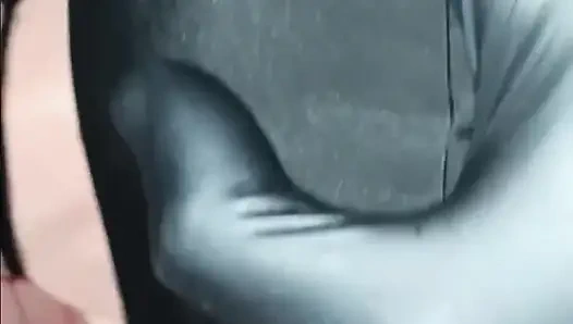 Шлюха в маске снова сосет