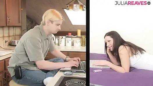 Девушка-блондинка скачет на огромном члене как звезда после того, как ей вылизали киску