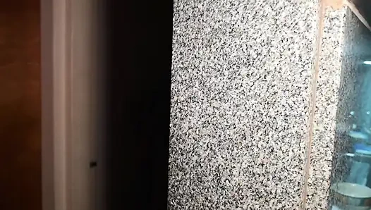 Она послала своего мужа вздремнуть, чтобы она могла заняться сексом со своим другом