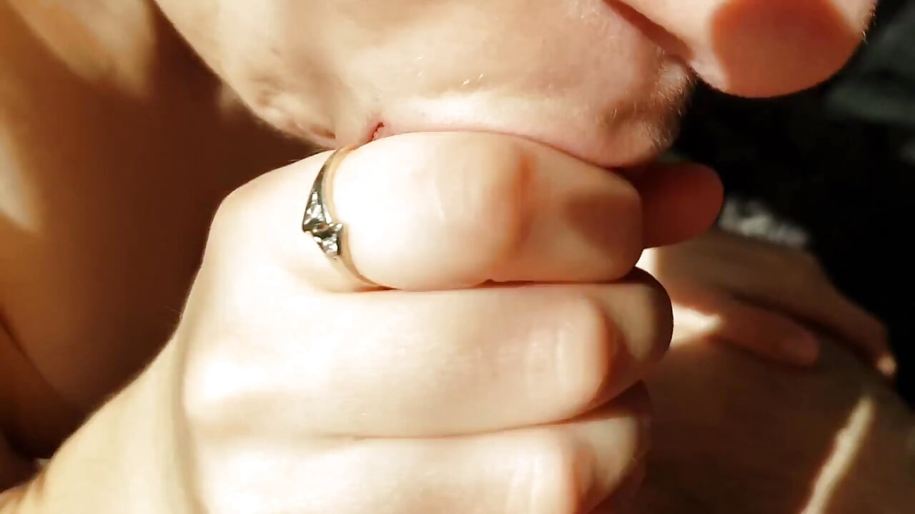 热辣的阳光明媚少女口交和口爆! Pov!