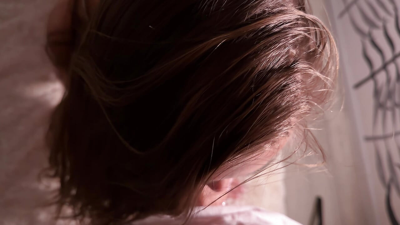 Um Virgem Viu Uma Garota Se Masturbando Em Um Dormitório. Ela Deixou Ele Provar Todos Os Seus Buracos, E Ele Gozou Com força