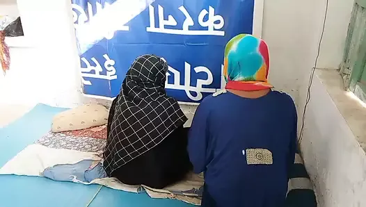 Две мусульманские студентки в хиджабе жестко трахаются