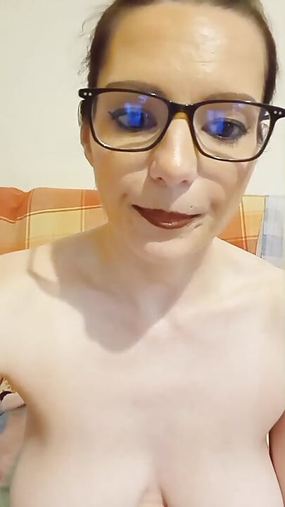 Fata sexy cu sâni mari