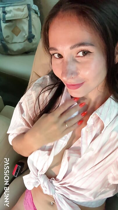 주차장에서 달콤한 보지와 셀카 오르가즘