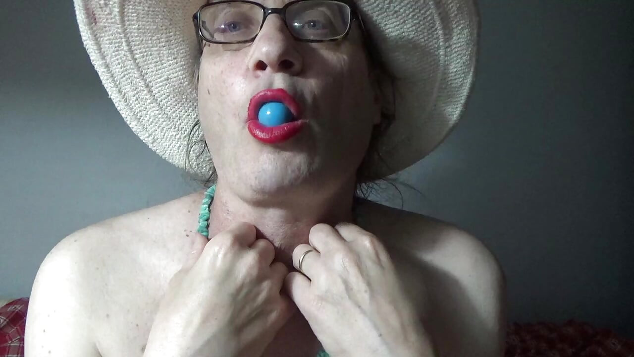 Old crossdresser Serge Ave-Lusin. 2026j