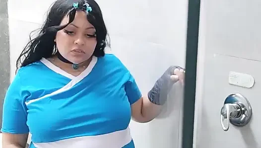 İri güzel kadın Katara cosplay fotoğraf çekimi