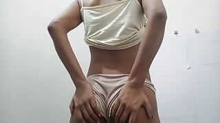 Novo pornô indiano quente com garota magra