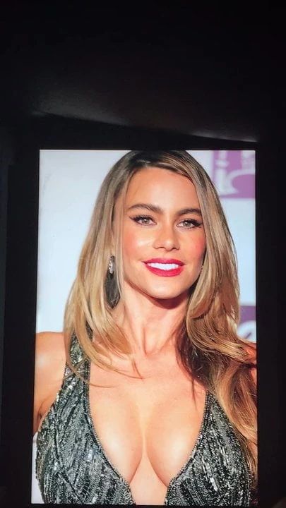 Sofia Vergara cumtribute