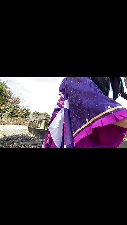 No132 stray pis jugar en un kimono