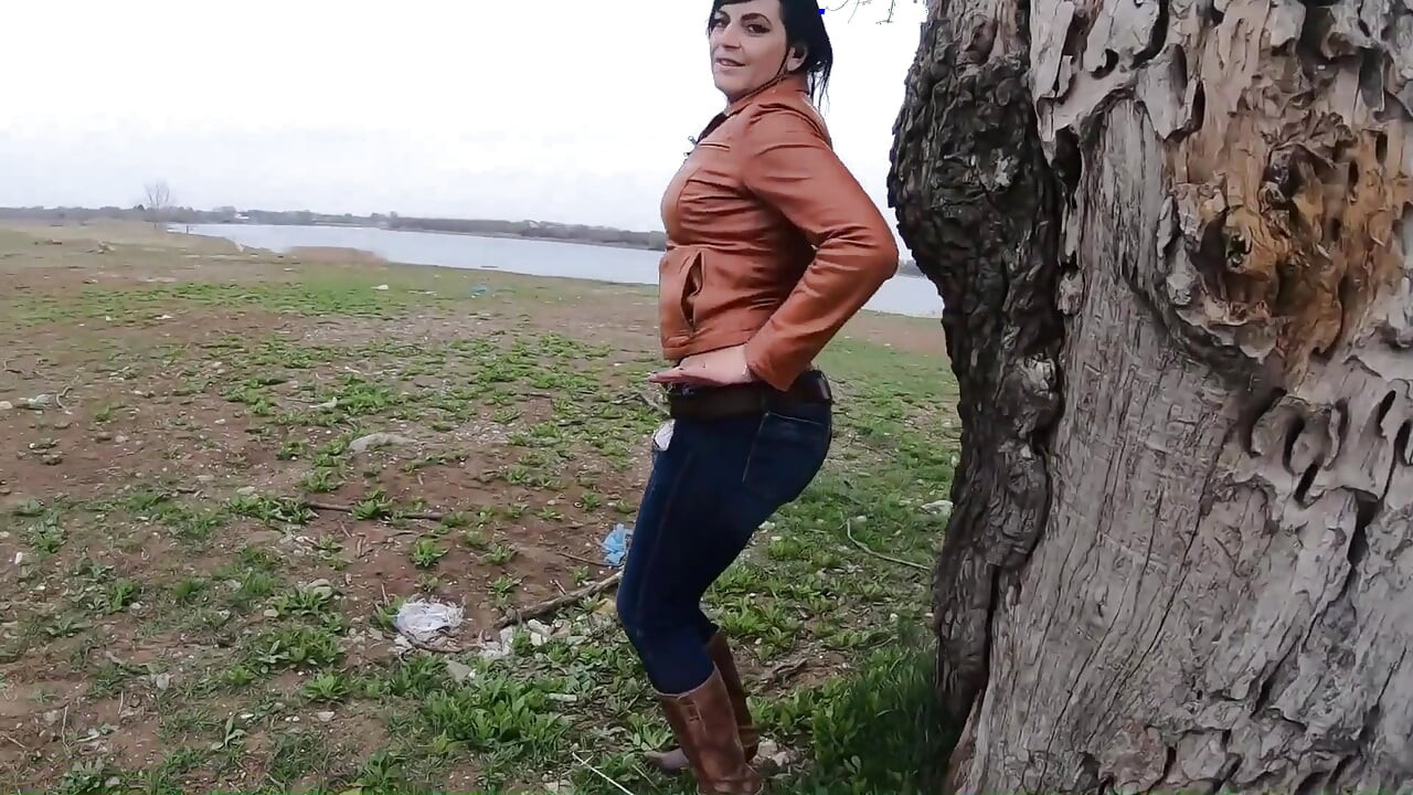 A Fistful of Doll Ass. Tight Jeans and Bubble Butt