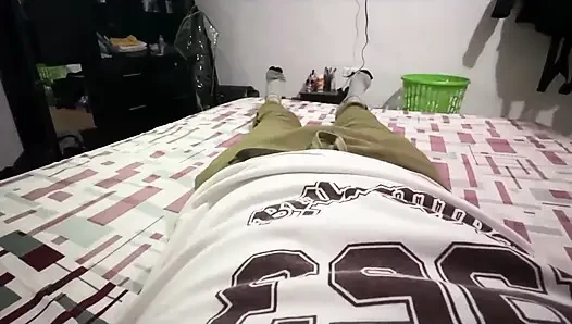 Azgın genç kız üvey babası tarafından sikiliyor
