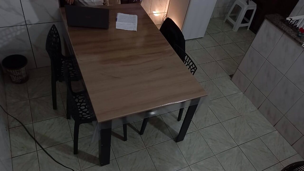 Sihteerin persettä nussitaan kokoushuoneessa.