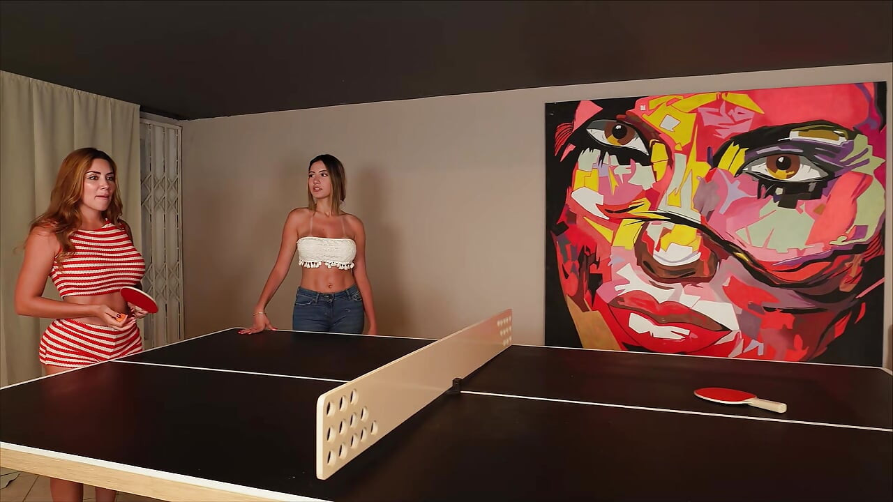 După-amiaza De Pin Pong Cu Sara Blonde Se Termină Cu Sex În Trei, În Timp Ce Iubitul Meu Nu Este Acolo