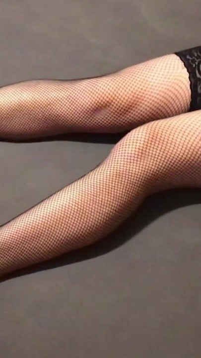 Nezaboravan trenutak iz filma "Dugonoga transvestita u mrežastim čarapama, donjem rublju"