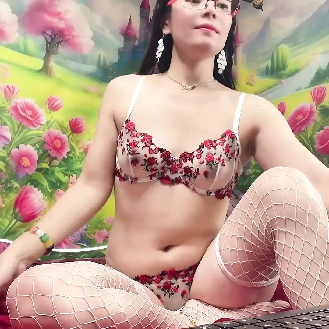 Petite Girl Hana Waer Sexy Bikini