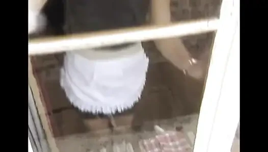 Sürtük hizmetçi götüne yumruk sokuyor!