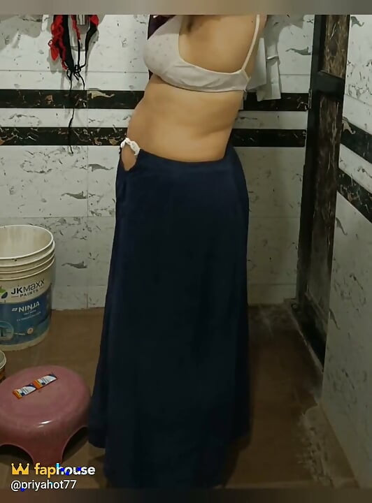 Priya Bhabi Hot Bathing Big Ass Show