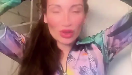 31 talimatı dilime ve göğüslerime boşalıyorum. milfangelqueen Arjantin