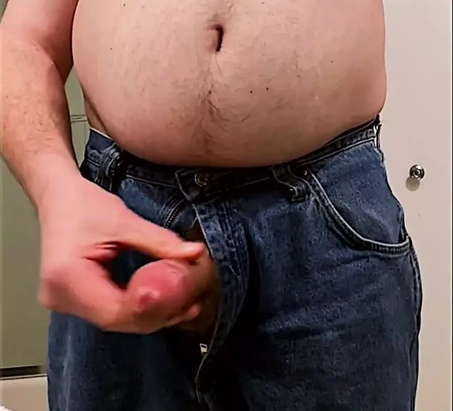 A Huge Cum Load when pressing gut