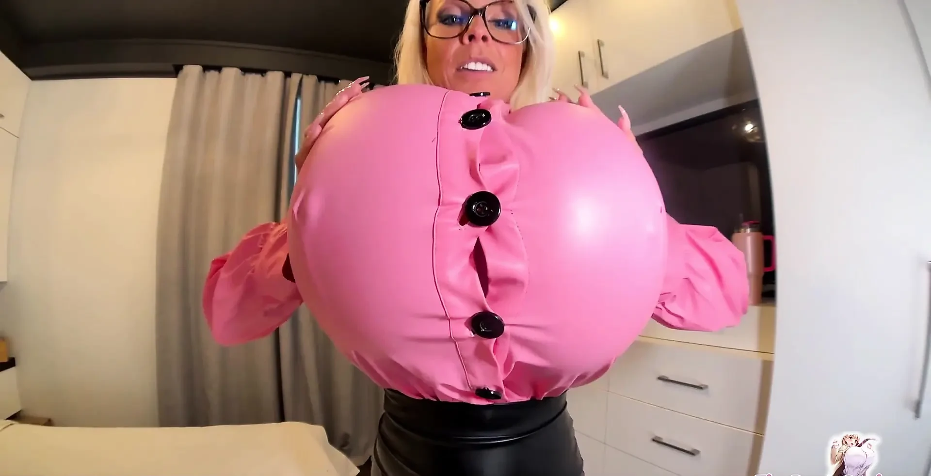 饮用水让我的乳房膨胀!
