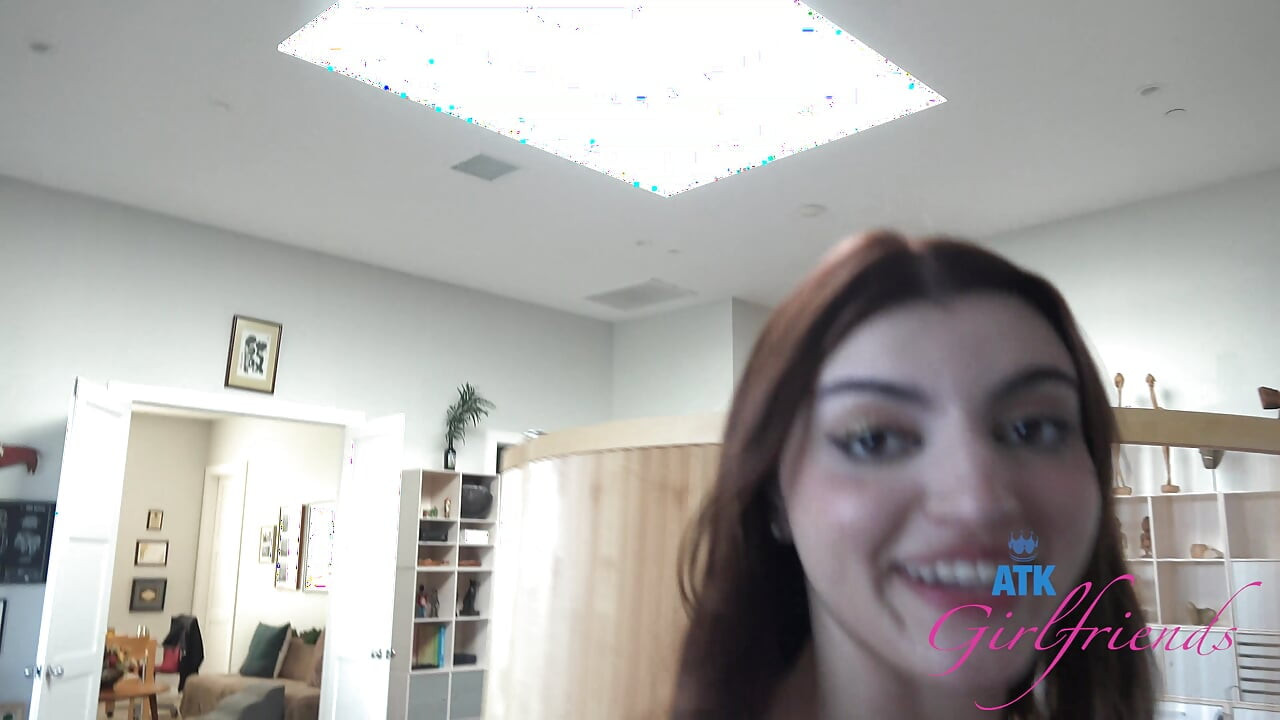 Julia James bakış açısıyla işeme, emme ve sikiş amatör bebek!