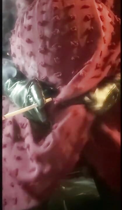MOMMY IS DOING BAD MOMMY THINGS WHILE SMOKING VS 120s