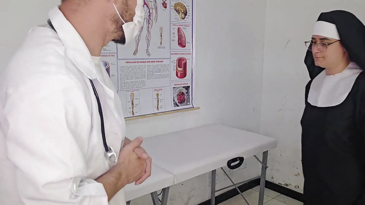 Biarawati menjalani pemeriksaan pertamanya dengan dokter kandungan! Dia belum pernah disentuh!