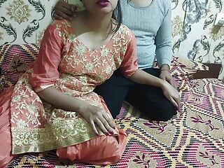 Indyjska przyrodnia siostra chce mojego dużego twardego kutasa w jej cipce - dbając o małą przyrodnią siostrę