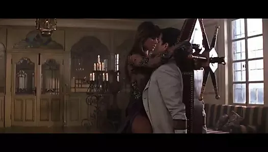 Elektra King Teases Bond - Sophie Marceau