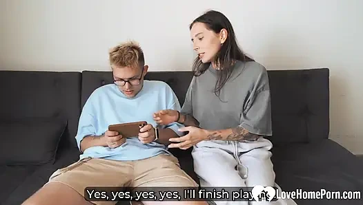 Teman sekamar rambut merah pengen ngentot sebelum kelas