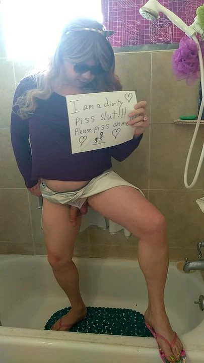 Pissing my sissy panties