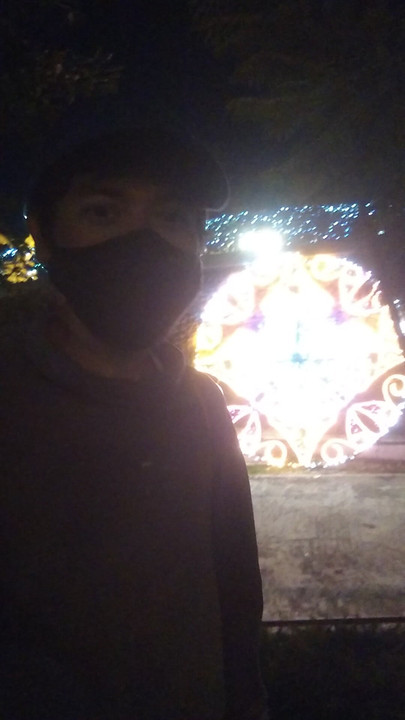 ฉันแชร์วิดีโอนี้กับคุณที่ฉันถ่ายต่อหน้าเครื่องประดับแห่งแสงสว่างคริสต์มาสนี้ 2025