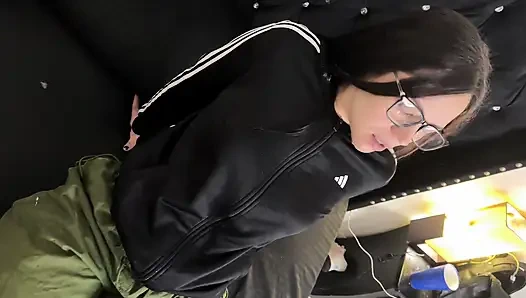 Üvey Kuzenimle Alışverişe Çıkıyoruz Ve Sonra Bana Böyle Geri Ödemek Istiyor.