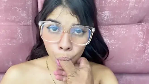 Die kleine stieftochter wird von ihrem stiefvater gefickt, seit ihre frau nicht da ist