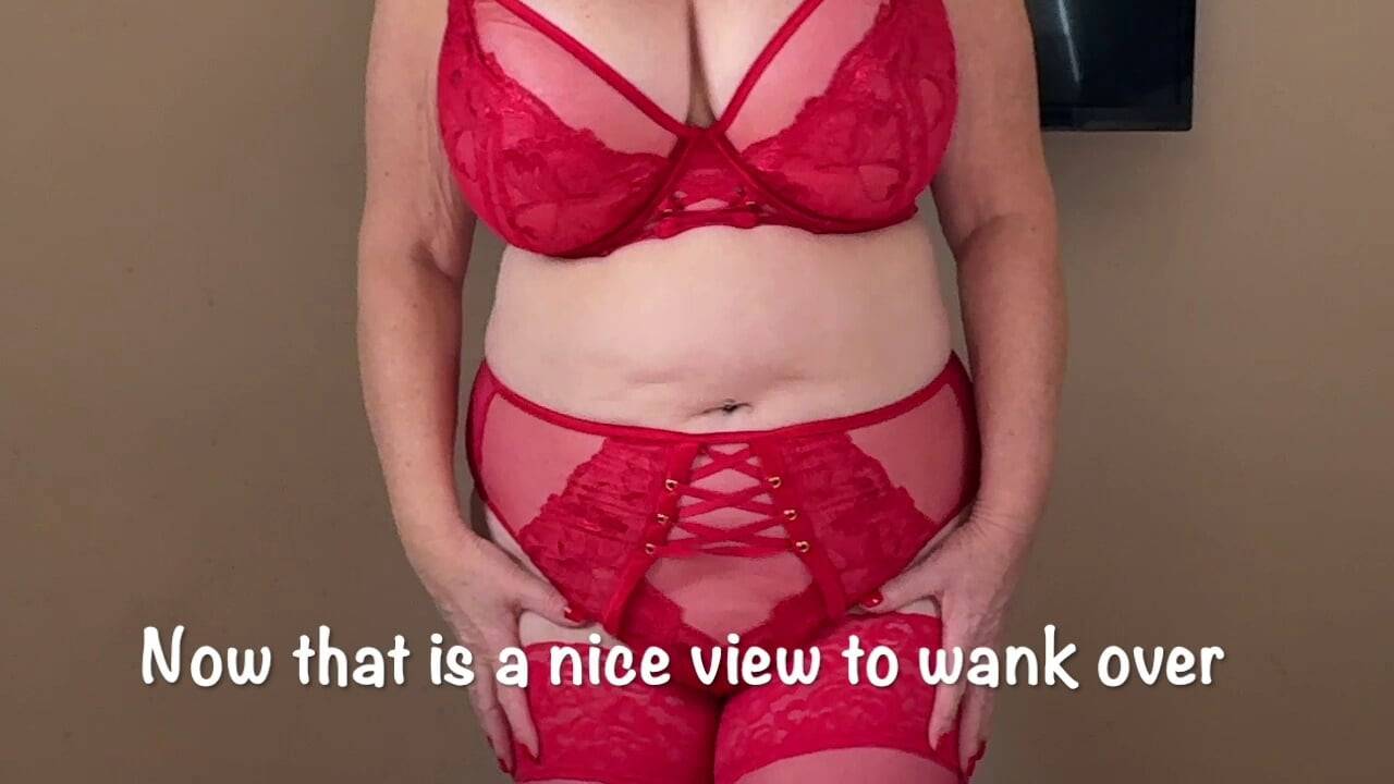 Bayan olgun ayaklar sevgilisiyle seksi kırmızı sevgililer günü