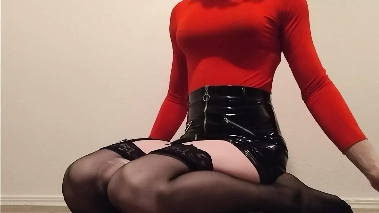 Sissy in Latex Skirt Edges for You