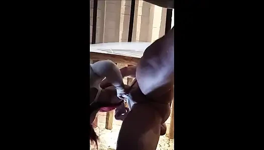 Gözlüklü harika sakso, bakış açısı görünümü ve ağzıma büyük miktarda döl