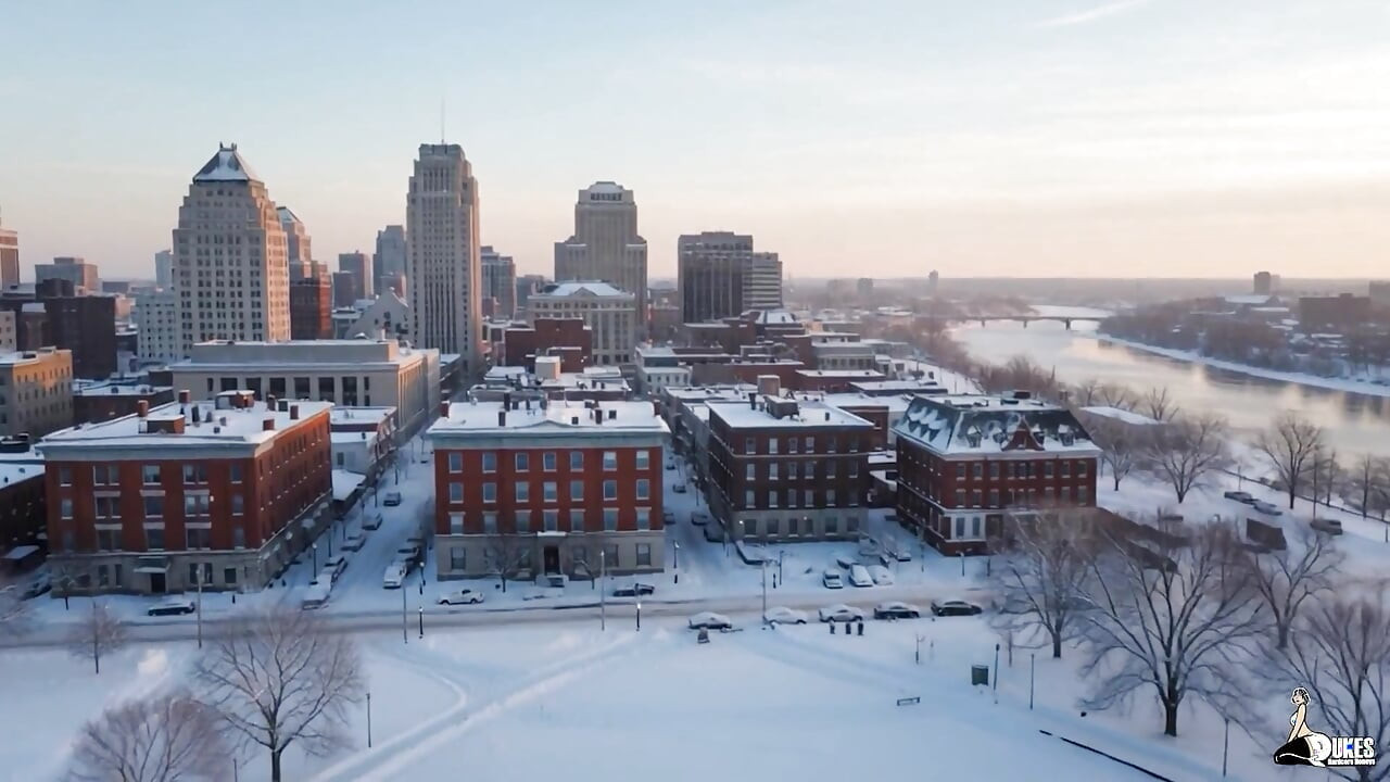 Curvy Wife Spends Her Entire Day Before Christmas Taking Black Dick