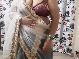 Une bhabhi indienne sexy et coquine prête pour une soirée