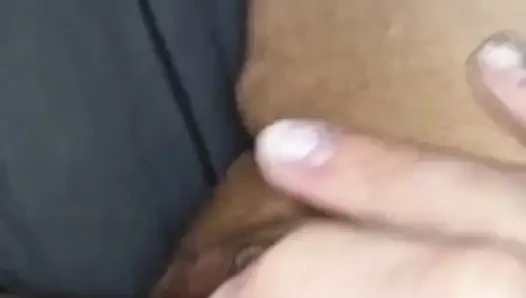 Aku fingering memekku sendiri. Memekku enak dan basah. 1 dari 2