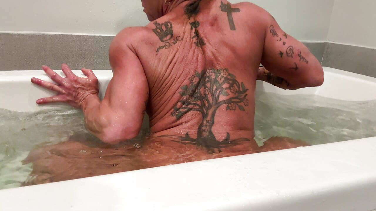 Muscle Goddess Fucks Her Big Clit with the Shower Nozzle