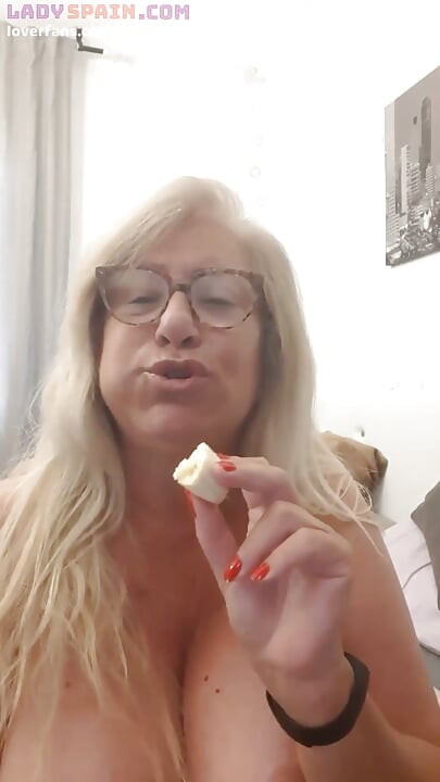 Fina Putting a Banana in Her Cunt. She Tastes It and Masturbates, so Horny!