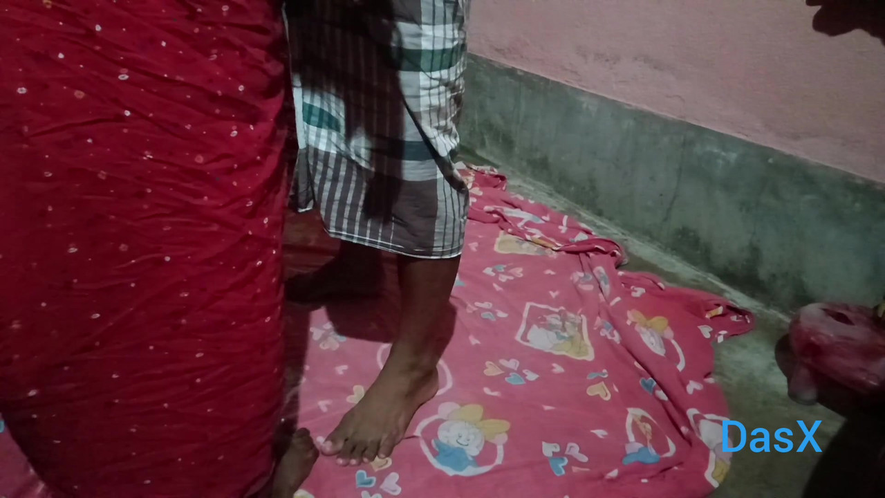 朋友的大屁股妻子独自在家。大奶油派阴户